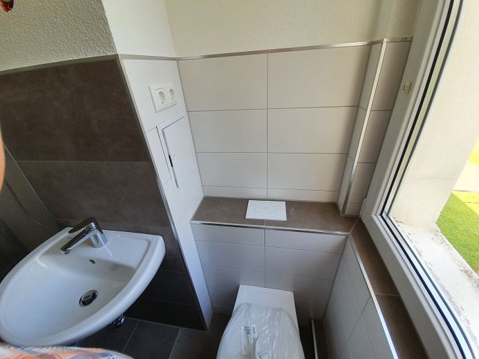 Topsanierte 3-Raum-Wohnung mit Balkon und sehr schöner Einbauküche – Bad