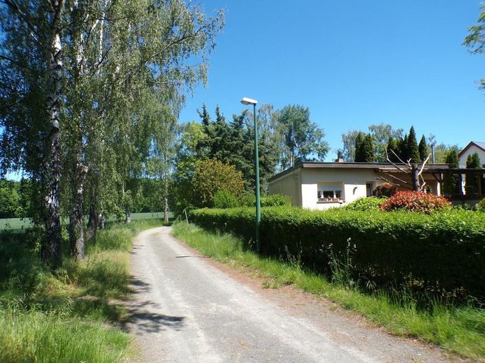 Natur. Ruhe. Bungalow auf Eckgrundstück mit unverbaubarem Ausblick – provisionsfrei! – 01_Bungalow_Eckgrundstück