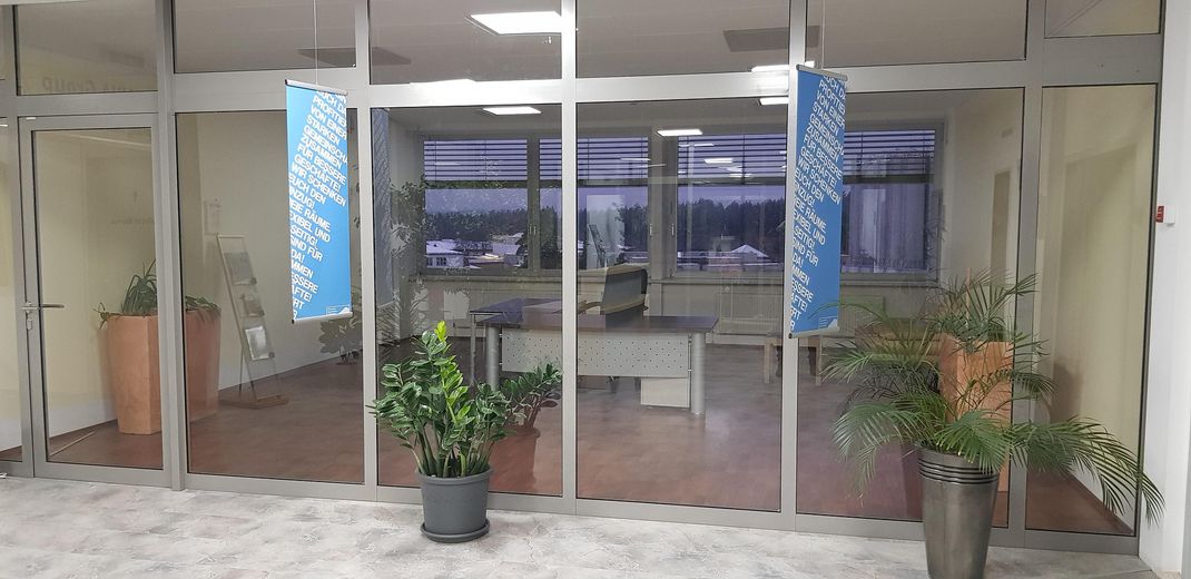 Büro - Praxis - Kanzlei - Lager - barrierefrei - Größen von 16 m² bis 1500 m² – moderne Glasbüros