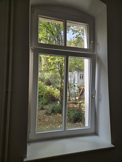 Berlin-Weißensee'de hemen taşınılabilir yenilenmiş daire 2 oda / 67 m2 – Küche mit Gartenblick