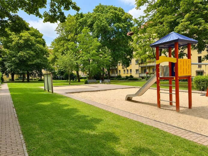 Frisch sanierte, bezugsfreie 3-Zimmer-Wohnung mit Eichenparkett in ruhiger Lage Prenzlauer Berg – Innenhof