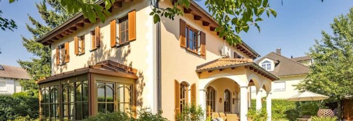 Mediterrane Familienvilla mit privatem Wellnessbereich und Tiefgarage