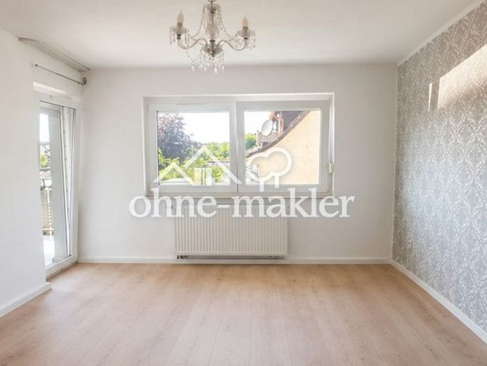 Gepflegte Wohnung mit großzügigem Grundriss inklusive Einbauküche – Foto 1
