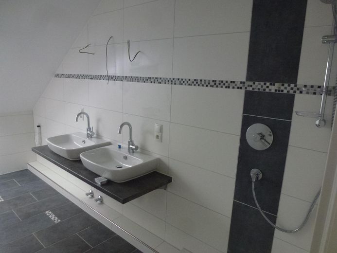 DG Mitte Bad / Dusche