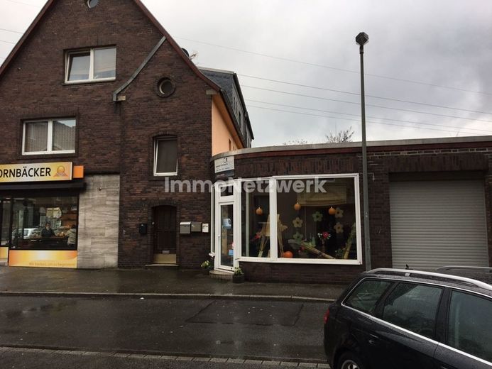 NEU***solides Anlageobjekt in guter Lage von Oberhausen***TOPANGEBOT*6,4 % Rendite – Einfahrt Hof