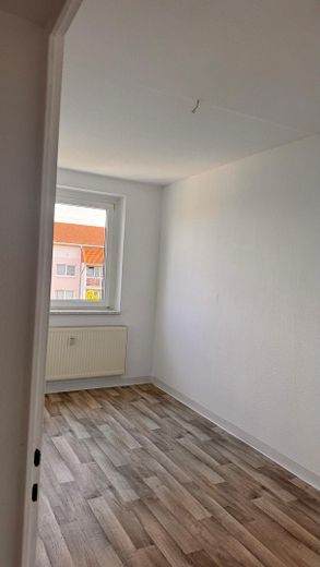 220 € | 49 mq | 2 locali, cucina, bagno, balcone | Teleriscaldamento conveniente – Zimmer