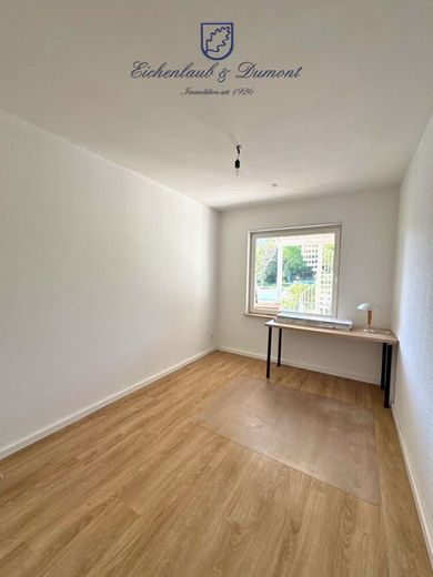 Gepflegtes 2-3 Familienhaus mit Garten + Garage, sofort verfügbar – Arbeitszimmer EG