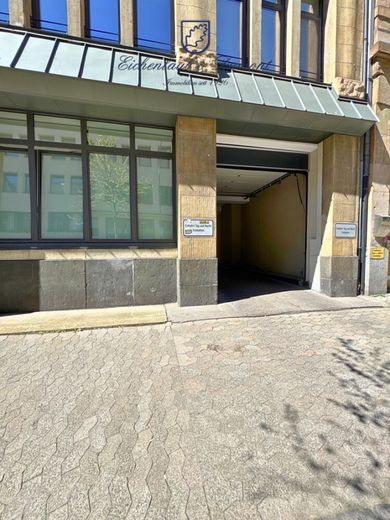 PKW-Stellplatz am Beethovenplatz, perfekte City-Lage – Zufahrt