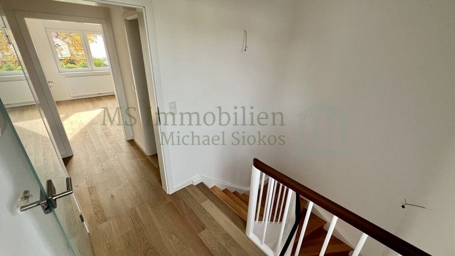 ** Charmantes Einfamilienhaus in zentraler Lage in Lampertheim - viel Platz für die ganze Familie ** – OG Flur 1