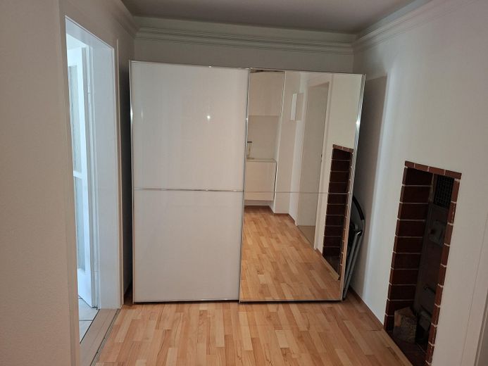 Stilvolles renoviertes Single-Apartment mit Altbau-Charme – Provisionsfrei! – Flur