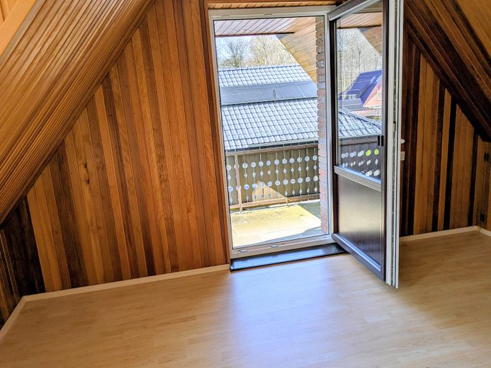 OG Zimmer zur Loggia