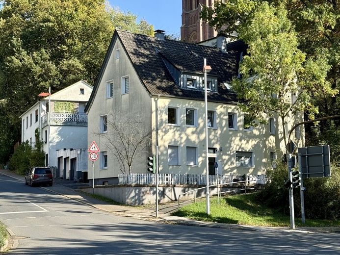 Fröndenberg-Mitte: Mehrfamilienhaus mit drei Garagen in zentraler Lage - Komplett vermietet! – Mehrfamilienhaus Fröndenberg-Mitte