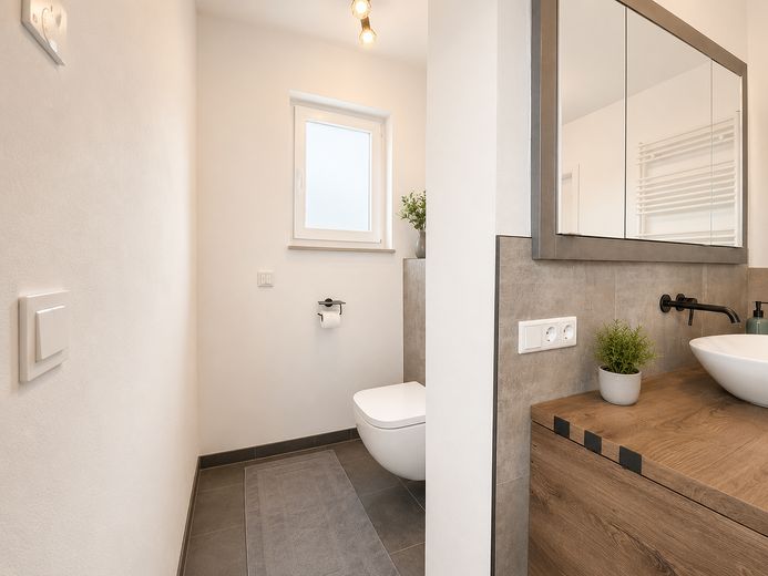 Sin comisión | Casa unifamiliar moderna con piscina y lounge | Orientación sur | Cerca de la A9 – Toilette im Bad