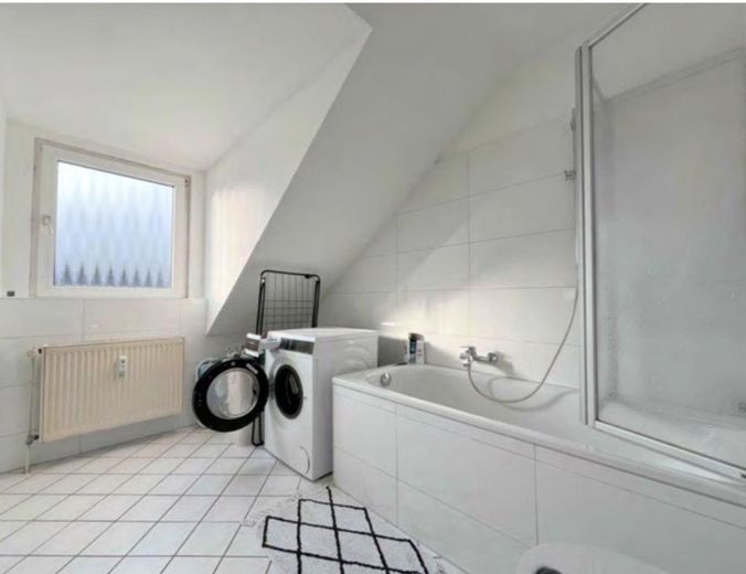 Moderne Zweizimmerwohnung mit Balkon und Einbauküche in Düsseldorf . Büdingenstr.Stadtbezirk7 – Foto 6