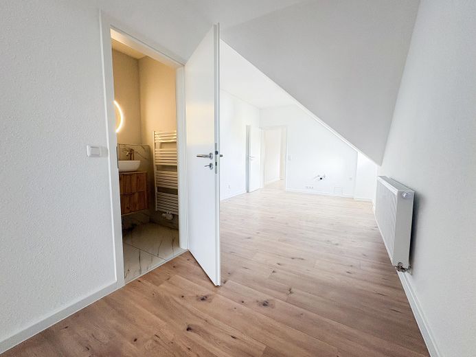 Erstbezug nach Kernsanierung | Stilvolle 2-Zimmer-Altbauwohnung | Provisionsfrei – Willkommen