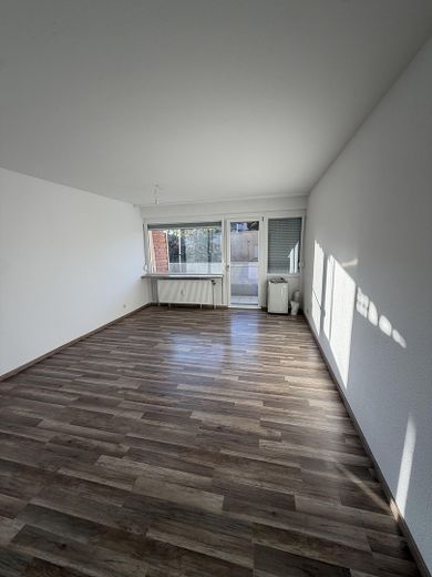 2-pokojowe mieszkanie przy granicy miasta Fürth/Nürnberg – Wohnzimmer