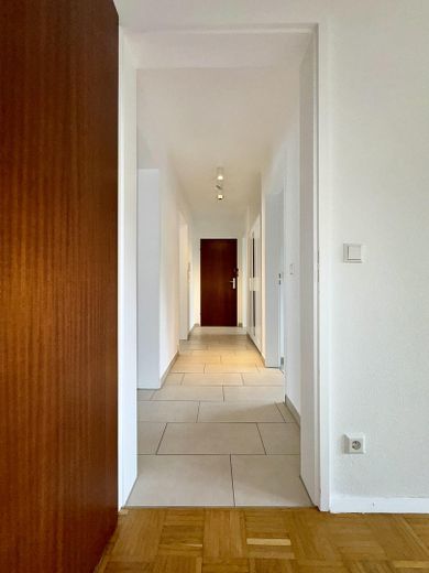 Gepflegte 3-Zimmerwohnung in Toplage von Heilbronn Ost – Flur Blick von Büro