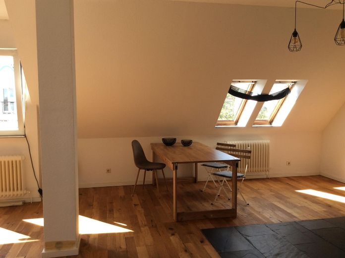 Piso ático de 2 habitaciones reformado con terraza privada en la azotea – disponible para ocupar – Essbereich