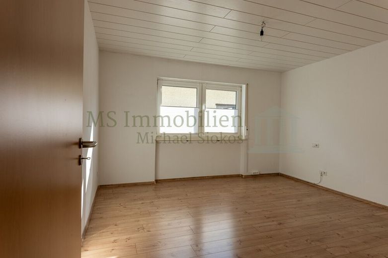 *** Charmante 4-Zimmer-Hochparterre-Wohnung mit Terrasse und Garten *** – Zimmer 1 Ansicht 1