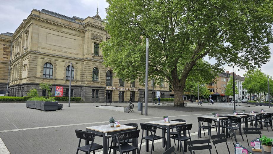 Benachbarter Museumsvorplatz