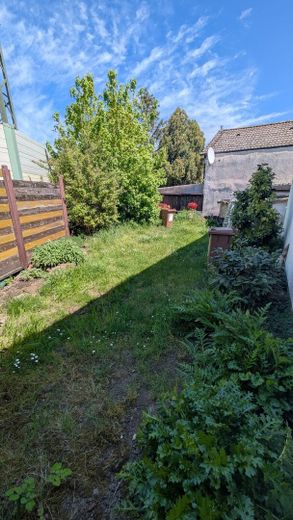 Gepflegtes Zweifamilienhaus mit großem Garten, Garagen und vielfältigen Nutzungsmöglichkeiten – Garten