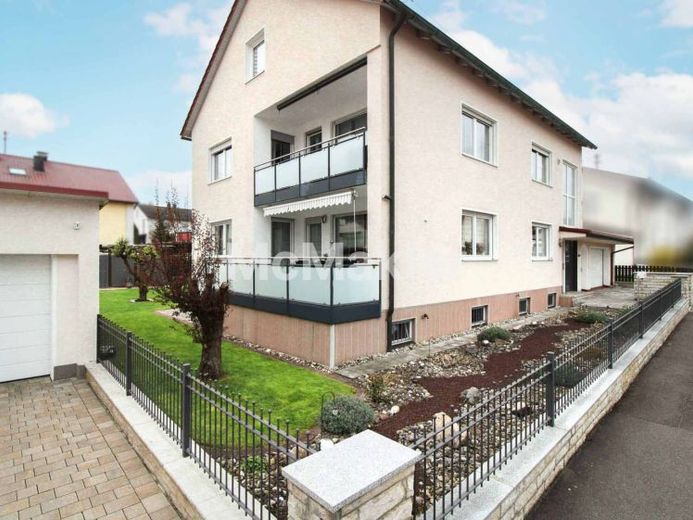 Wohnen mit Perspektive: Vielseitiges Zweifamilienhaus mit Garten, Balkonen & PV-Anlage – Foto 1