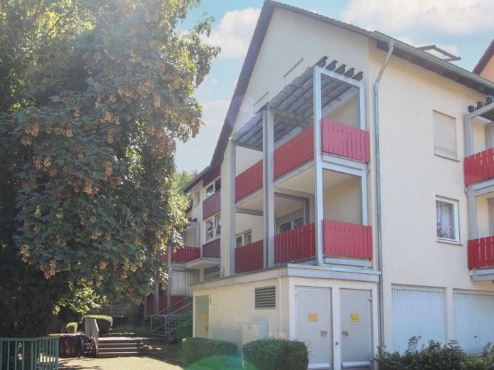 Großzügiges Raumgefühl im Dachgeschoss: Vermietete 2-Zimmer-Wohnung in ruhiger Bestlage – Foto 1