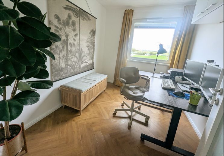 **Provisionsfrei: Komplett renovierte 4-Zi. Wohnung mit Balkon bei München (Haar)** – Büro / weiteres Kinderzimmer