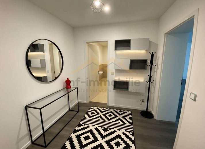 großzügige Erdgeschosswohnung 3 Zimmer 107 m²  mit Einbauküche – Flur