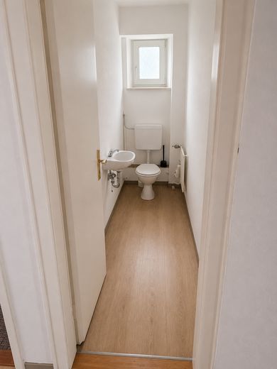 3-Zimmer-Wohnung mit neuer Einbauküche in zentraler Lage von Augsburg – WC