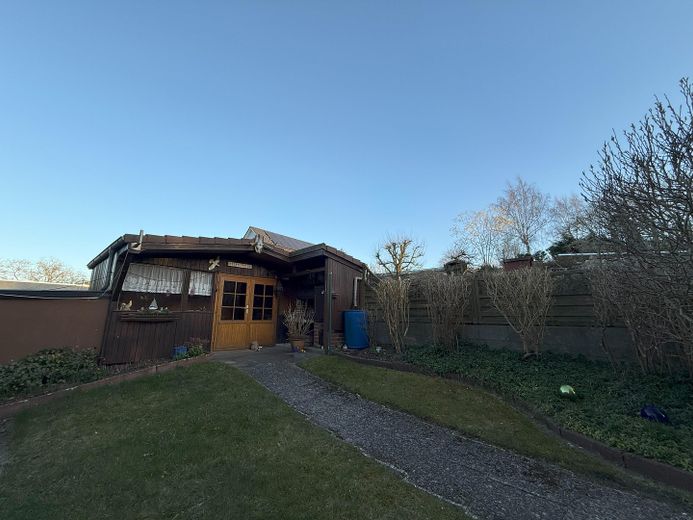 Garten mit Gartenhaus