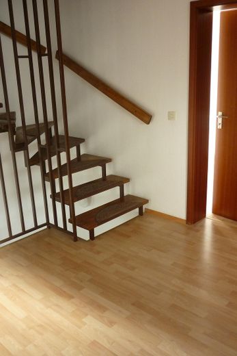 große Doppelhaushälfte ideal zum Wohnen und Arbeiten – EG Treppenhaus