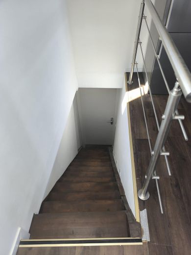 Neubau (BAFA/KfW) 85m² 2,5 ZKB helle DG-Wohnung, 2 begehbare Kleiderschränke, 3fach Verglasung – Treppenaufgang/Eingang