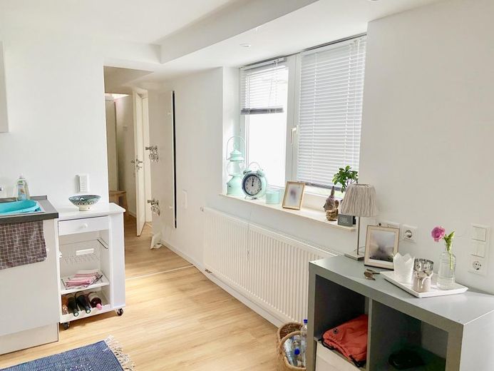 Gemütliche 2,5-Zimmer-Wohnung im Erdgeschoss eines 2-Parteien-Hauses in Freigericht-Somborn – Blick von Küche in Flur
