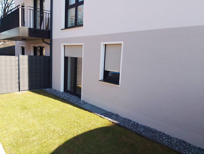 Westansicht mit Garten