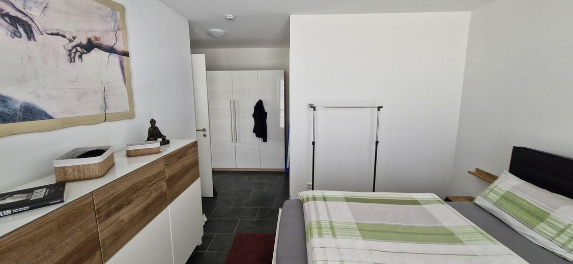Zrównoważony komfort mieszkania – pełne światła 4-pokojowe mieszkanie w nowym budownictwie, w tym wallbox – Zdjęcie 12