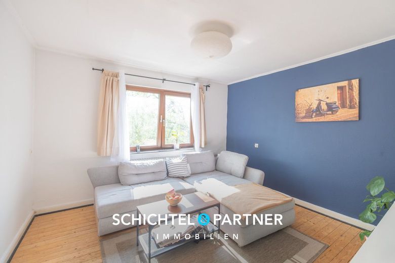 Radio Bremen | Gepflegtes Mehrfamilienhaus mit Potenzial in zentraler Lage – S&amp;P | Wohnzimmer