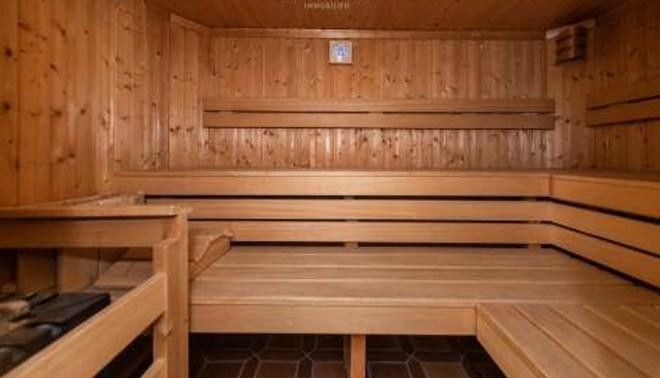 First occupancy after renovation: garden-level apartment with terrace and sauna – Eigene Sauna