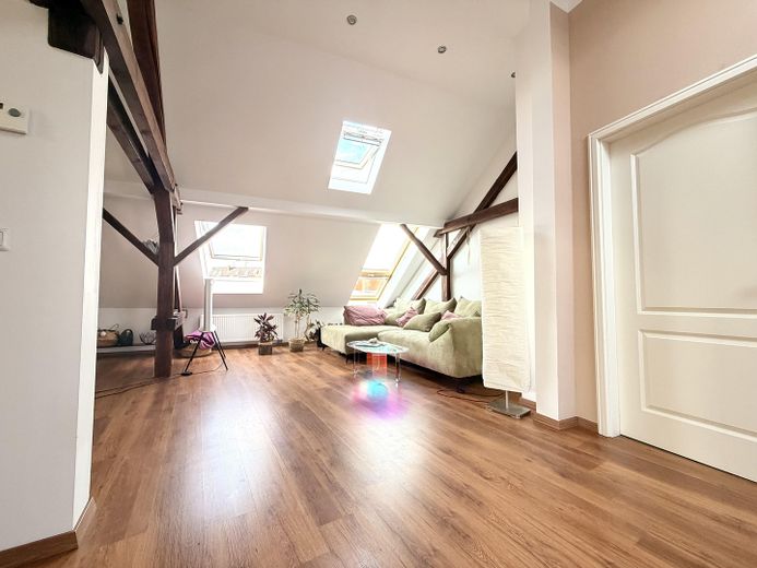Einzigartiges Dachgeschoss +++ PROVISIONSFREI +++ 4 Zimmer, offene Balken & viel Tageslicht + Garage – Raum 1