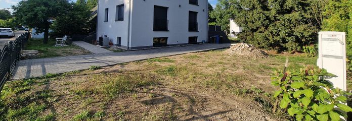 Erstbezug in Zepernick – Provisionsfreie KfW-40-EE Stadtvilla auf über 1.000 m² Grundstück – Außen SüdWest Auffahrt Parkpl.