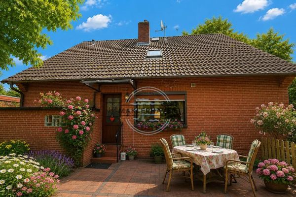 Großzügiges Einfamilienhaus mit Wintergarten und Traumgarten. Ein Zuhause mit Seele.
