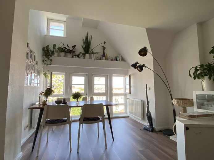 Ruhiges und stilvolles Wohnen in sanierter Jugendstilvilla – Wohnzimmer A
