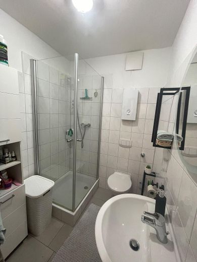 Attraktive Stadtwohnung im Herzen der Bottroper Innenstadt – perfekt für Singles und Paare – Bad