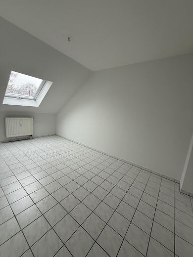 Schöne, zentral gelegene und helle DG-Wohnung – फोटो 8