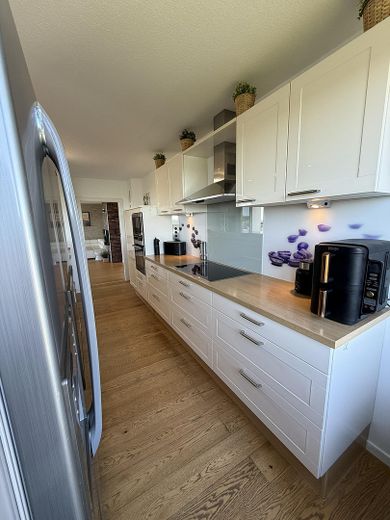 Penthouse mit großer Dachterrasse, Panoramablick & privater Sauna – Großzügige Arbeitsflächen