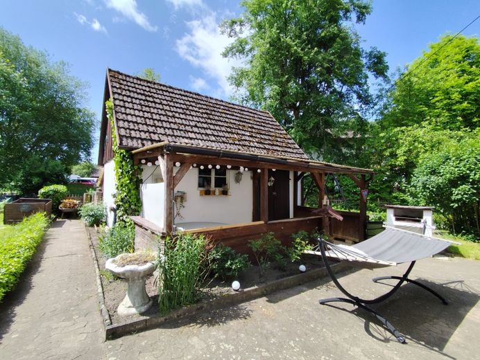 Historischer Charme trifft moderne Nachhaltigkeit: Liebevoll saniertes Einfamilienhaus in 95349 Trebgast mit Werkstatt, Garten und PV-Autarkie! – Werkstatt mit überdachter Terrasse