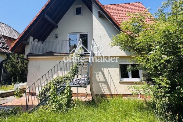 SIN COMISIÓN: Casa bifamiliar renovada en una ubicación familiar en Coburg-Scheuerfeld.
