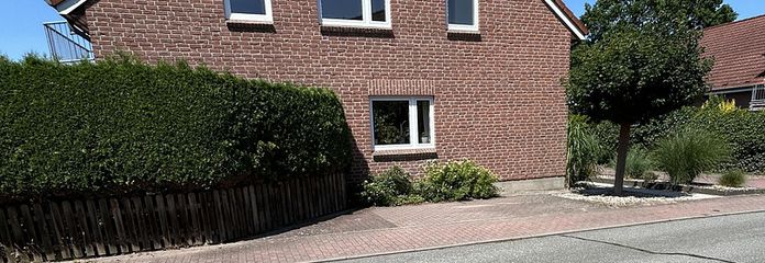 डुप्लेक्स जैसा स्वरूप वाले 2 स्वामित्व वाले अपार्टमेंट, 130m², एक खाली, एक किराए पर – Ansicht außen