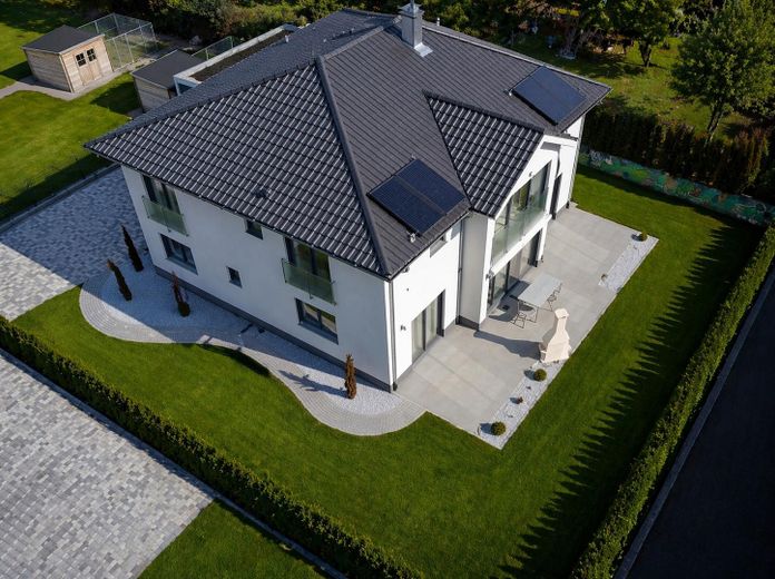 Einfamilienhaus KfW-70, Solarthermie-Anlage, Doppelgarage, ohne Keller provisionsfrei – Außenansicht 