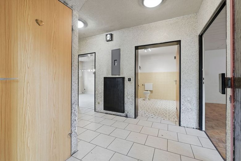 Sanierungsbedürftiges Reihenendhaus mit Garage in Köln-Heimersdorf (Erbpachtgrundstück) – Flurbereich EG